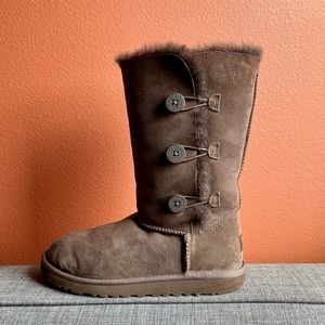 UGG Brown Bailey 3-Button (Little Kids Size 5)